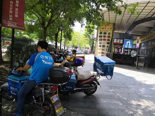 番禺外卖小哥吃瓜视频,吃瓜视频引发网友热议