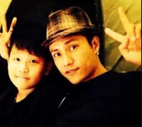 陈坤电影吃瓜被打视频播放,视频曝光引发网友热议