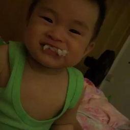 宝宝吃小瓜视频播放,萌趣视频引网友热议