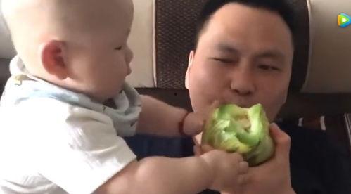 宝爸吃瓜搞笑视频,笑料百出，家庭欢乐无限